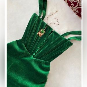 Adeirlina green velvet midi dress